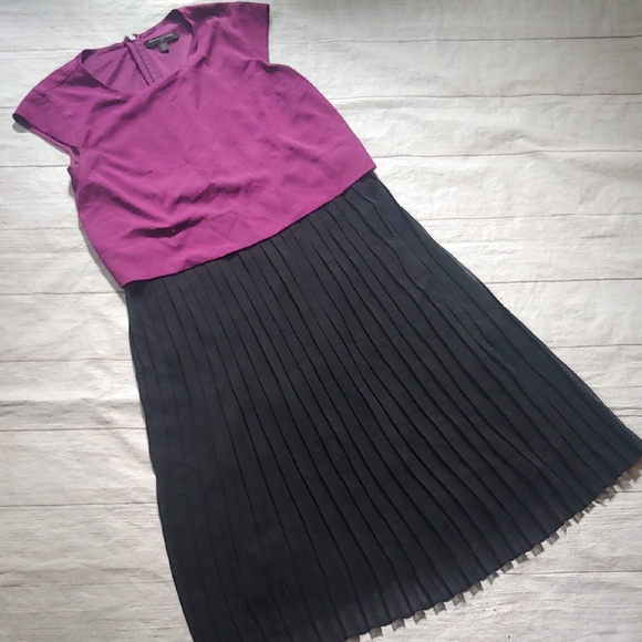 Banana Republic Dresses & Skirts - Banana Republic Purple And Black Dress With Pleated Skirt